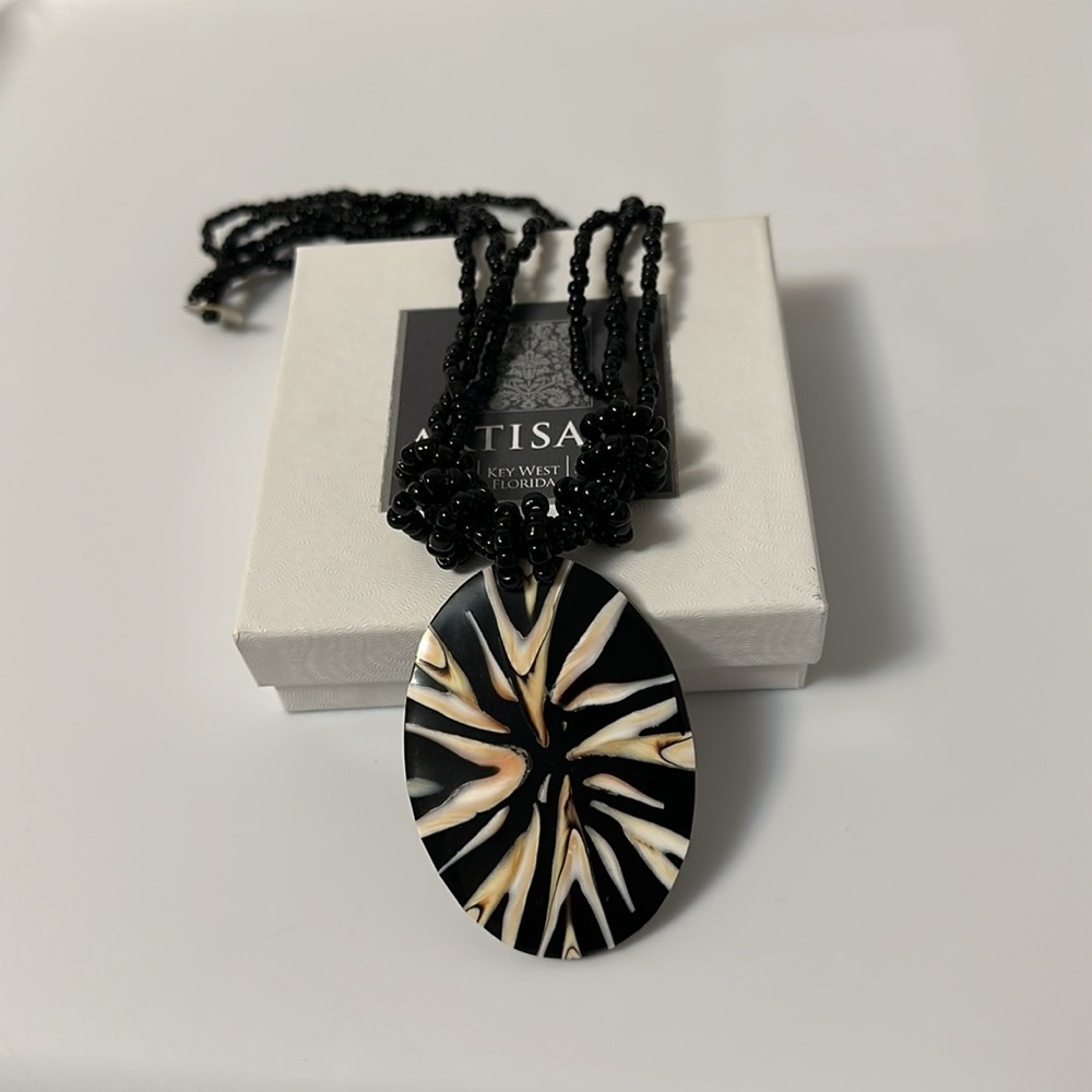 NIB Artisans Oval Shell Pendant w/Knotted Multi-Cord Beaded Handmade Necklace